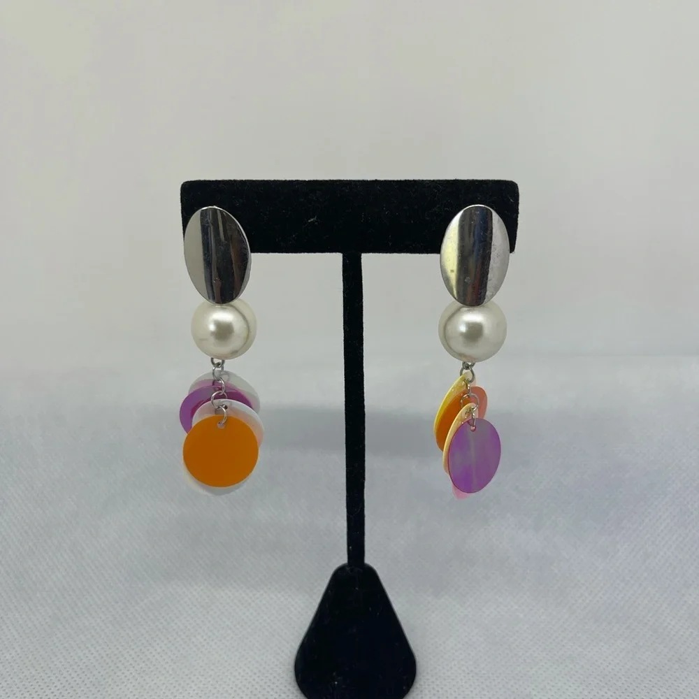 Fashion Earrings - Picture 2 of 4